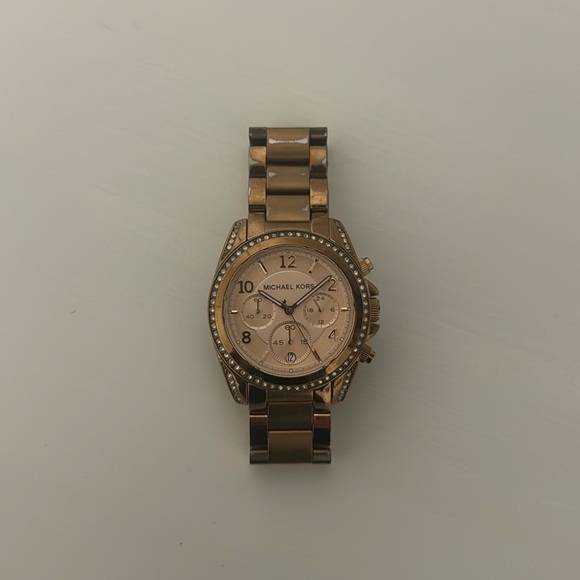Michael Kors woman’s rose gold wrist watch - Picture 1 of 4